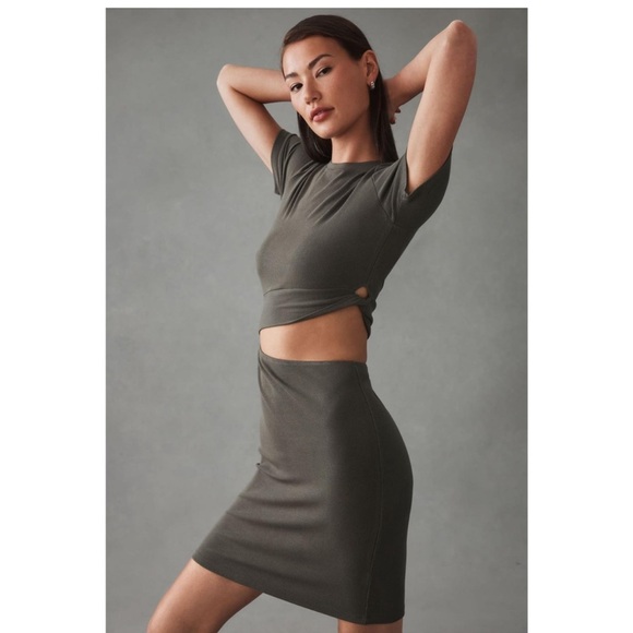 ANTHROPOLOGIE BORDEAUX SHORT-SLEEVE CUTOUT MINI DRESS - Picture 2 of 4